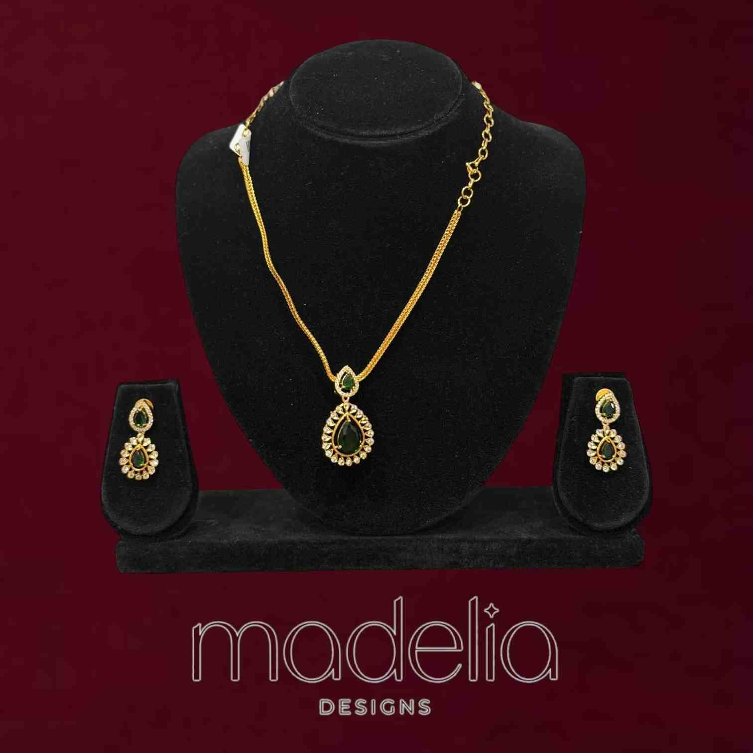 Stone Pendant Necklace Set